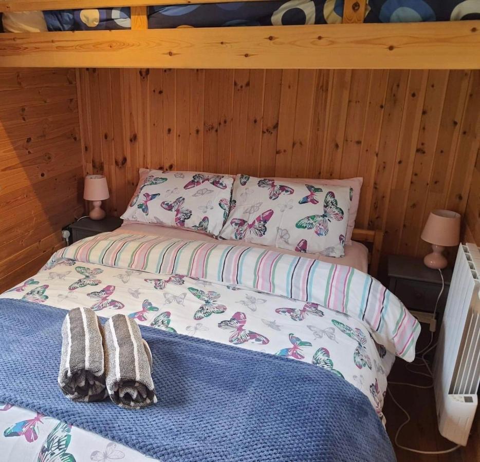 Unique Sheperds Hut Private Hot Tub, Ensuite & Kitchenette Clodock 外观 照片